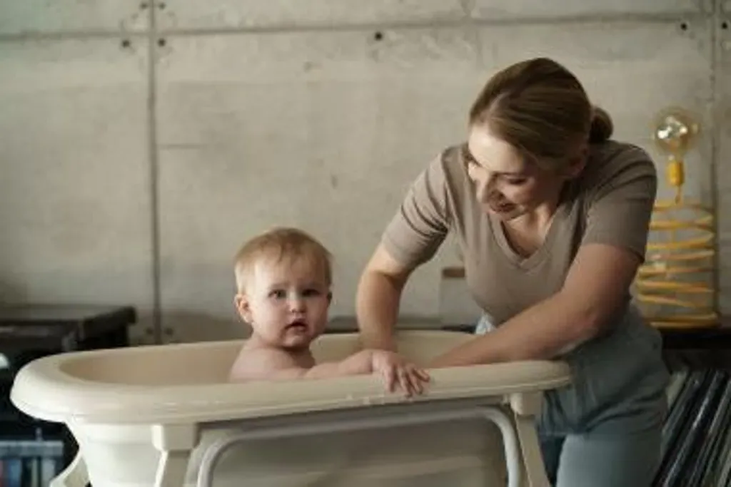 Складна ванночка TEGA BABY бежева зі зливом